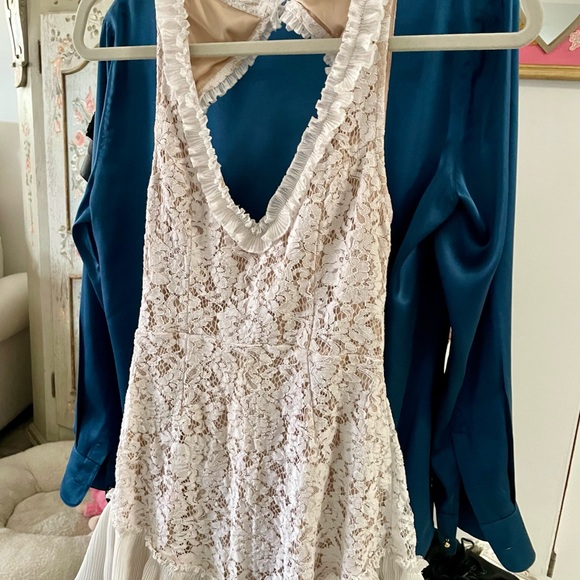 ๐ **Musette White Lace Dress - Size Small** ๐ - Picture 4 of 8